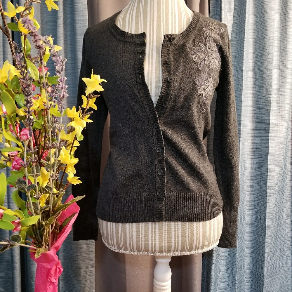 🌻🌺🌻CUTE FLORAL CARDIGAN!!